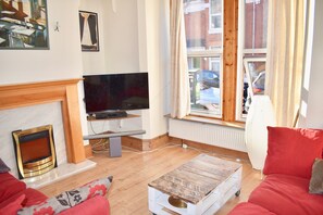 TV - 4 Bedroom Famility House Near Level Park (Brighton)