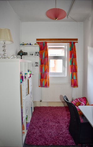 4 bedrooms, iron/ironing board, free WiFi