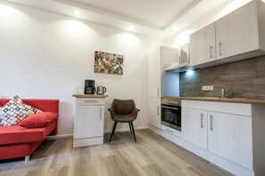 Apartment, 1 Double Bed and Sofa, no balcony (incl. end cleaning fee 20 EUR) | Private kitchenette - Ferienapartment in Zwingenberg (Zwingenberg)