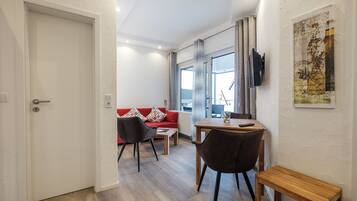 Apartment, 1 Doppelbett und Schlafsofa, Balkon (inkl. Endreinigungsgebühr €20) | Wohnbereich