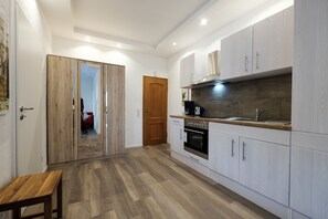 Apartment, 1 Double Bed and Sofa, Balcony (incl. end cleaning fee 20 EUR) | Private kitchen - Ferienapartment in Zwingenberg (Zwingenberg)