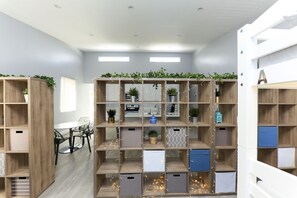 Interior - Casa Blanca Hostel (Hollywood)