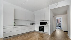 Apartamento, 3 habitaciones | Cocina privada | Frigorífico grande, horno, placa de cocina y lavavajillas