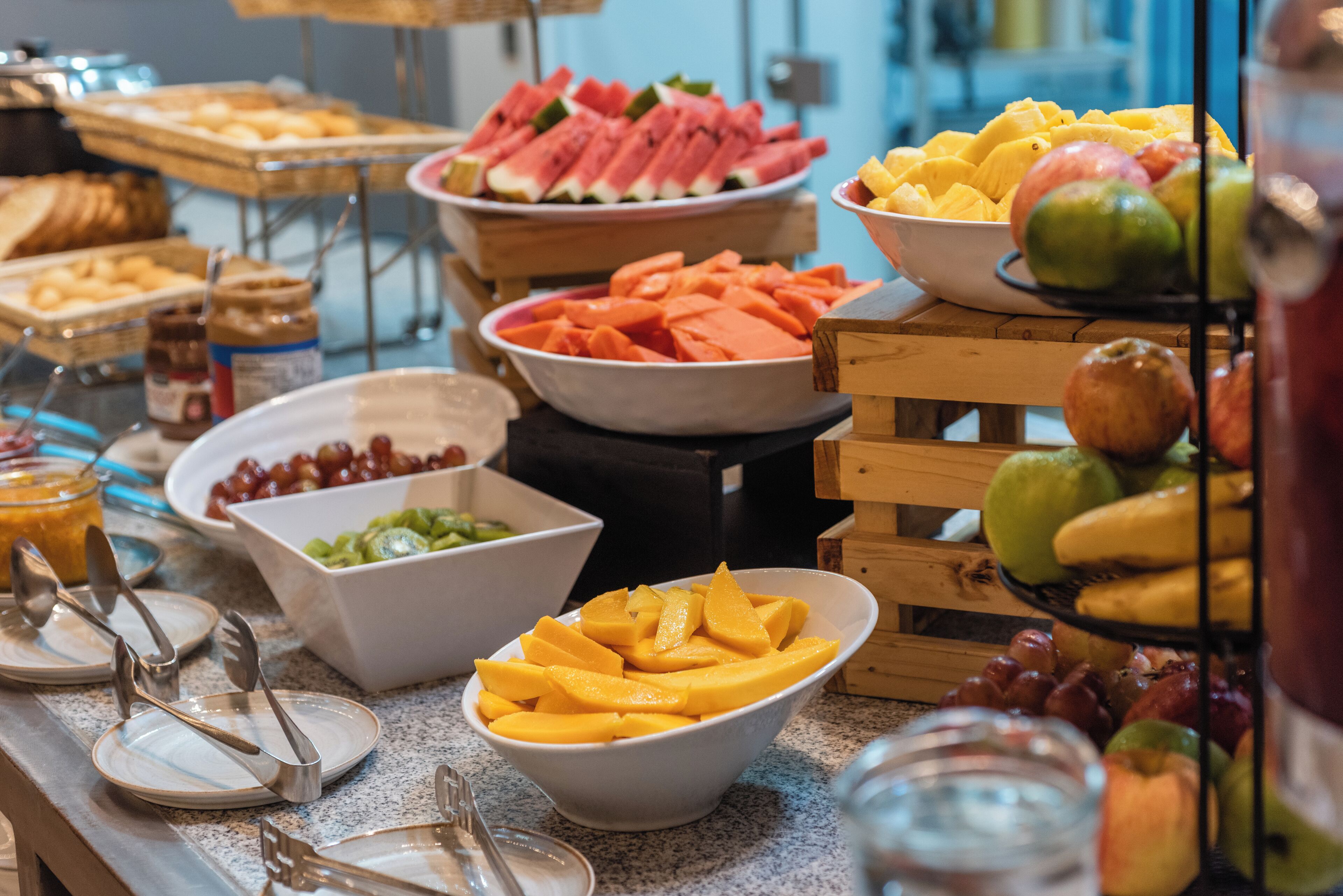 daily buffet breakfast (usd 15 per person)