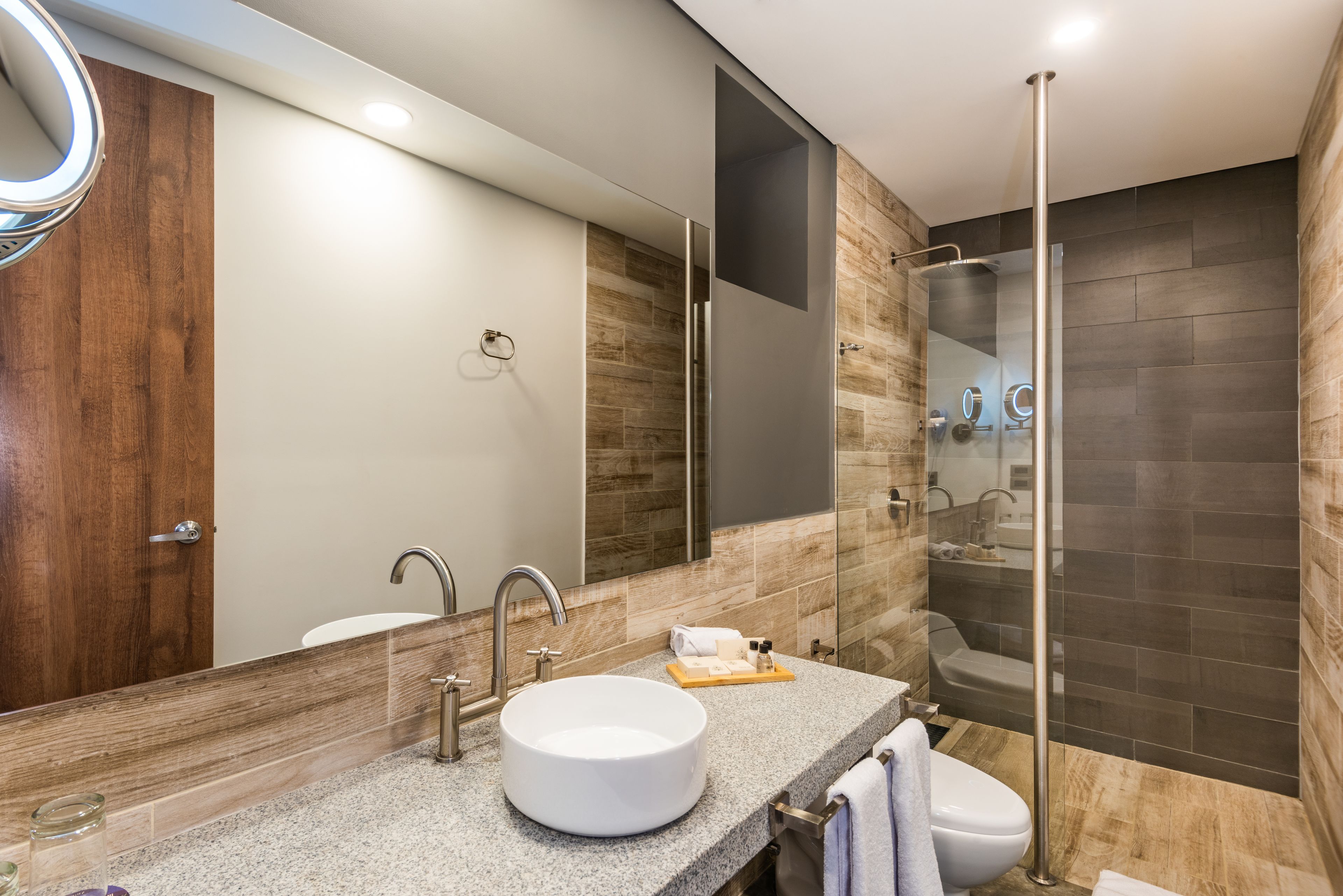 junior suite, 1 king bed | bathroom | shower, free toiletries, hair dryer, towels
