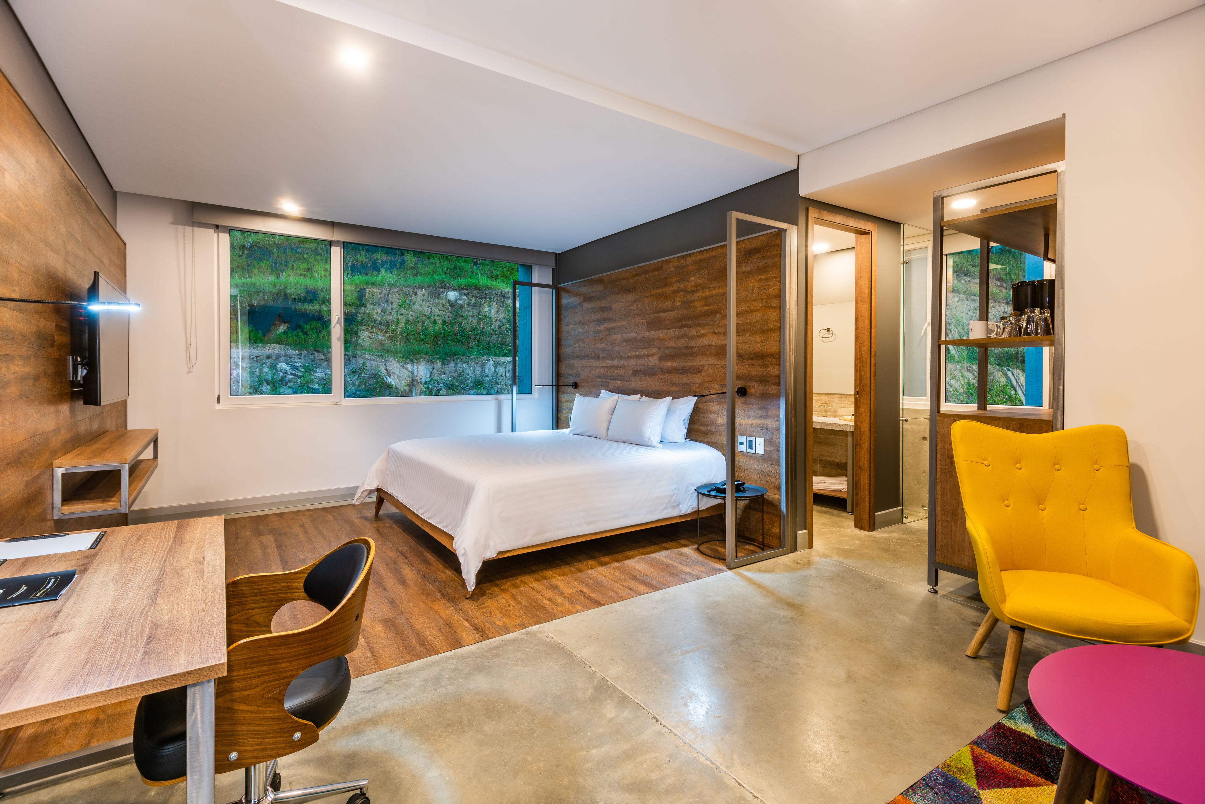 standard room, 1 king bed | 1 bedroom, premium bedding, memory-foam beds, minibar