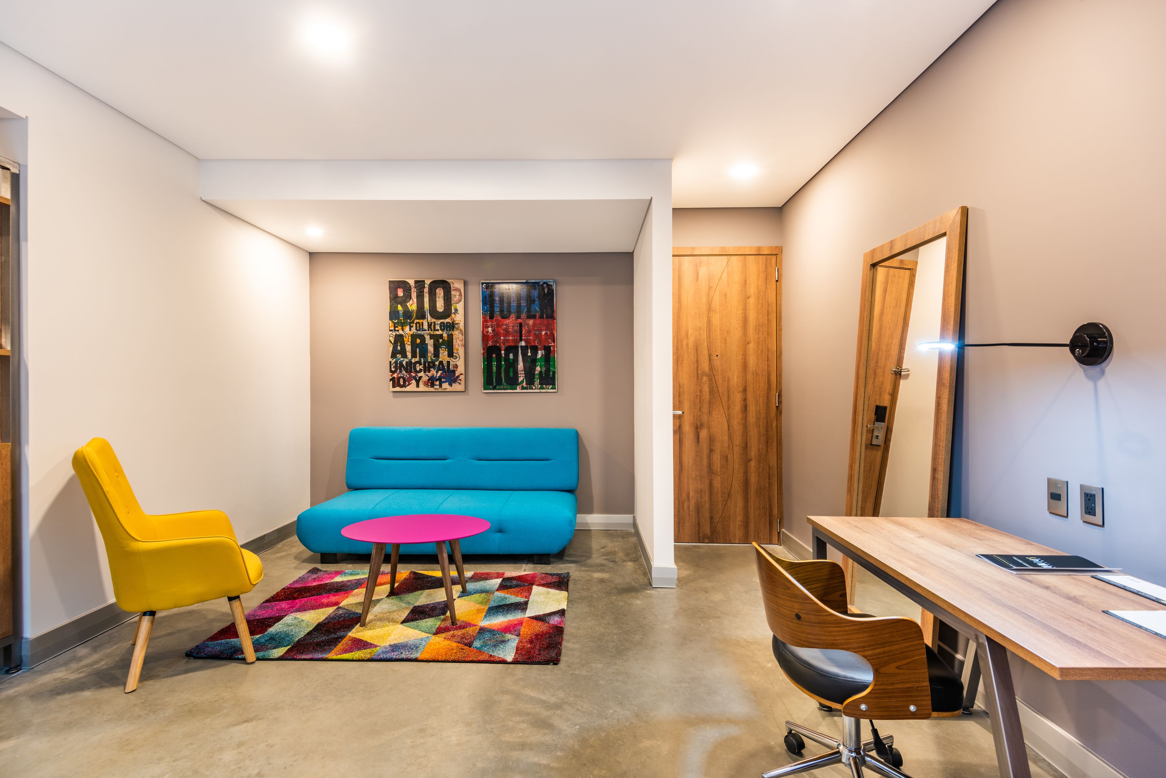 standard room, 1 king bed | living room | 42-inch lcd tv with cable channels, tv