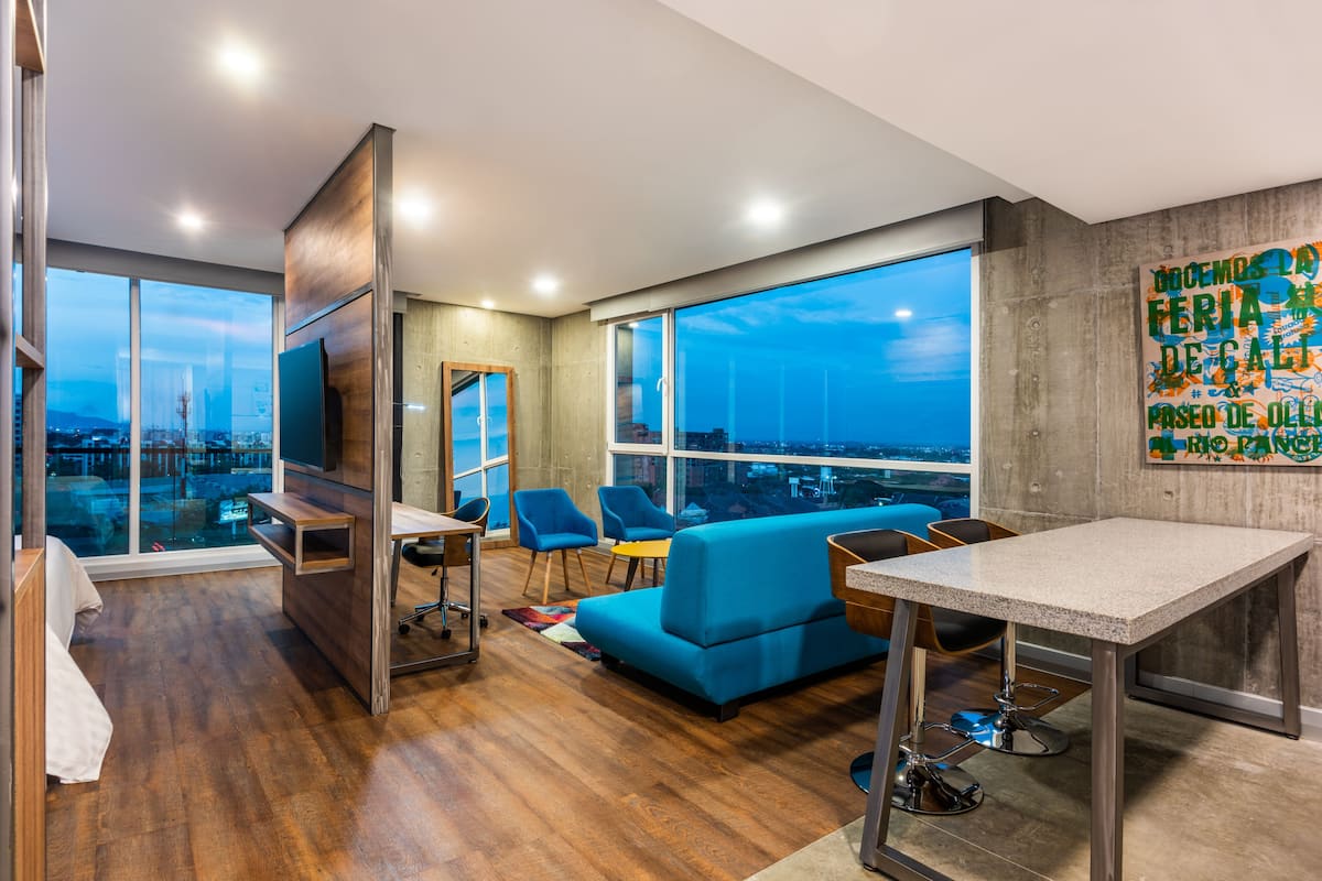 Superior Room, 1 King Bed | 1 bedroom, premium bedding, memory-foam beds, minibar