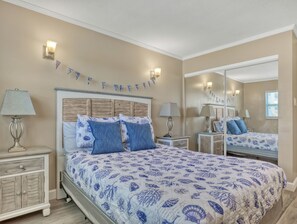 2 bedrooms, desk, travel cot, free WiFi