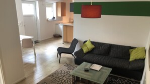 Appartement, 1 grand lit et 1 canapé-lit, vue jardin (incl. end cleaning fee €35) | Coin séjour