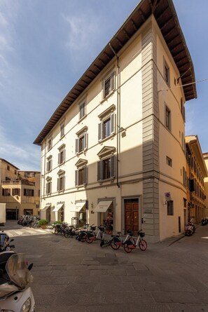 Front of property - Elegant Duomo apartment (Florence)