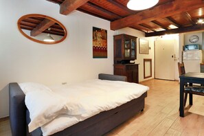 Apartment, 1 Bedroom | Living area | Smart TV - San Zanobi apartment (Florence)