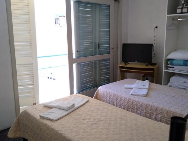 Free WiFi, bed sheets - Hotel Paraíso (Santa Maria)