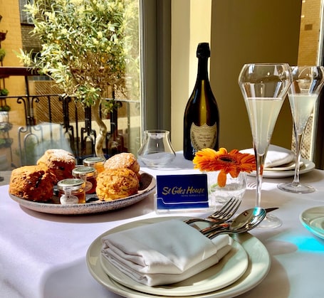 Alimentação e bebidas. St Giles House Hotel