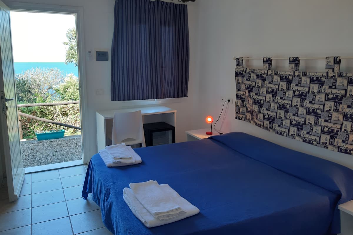 Camera tripla, vista mare | Wi-Fi gratuito, lenzuola