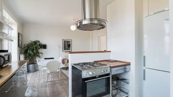 Apartment, 2 Queen Beds | Private kitchen