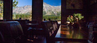 Summit Mountain Lodge