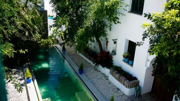 Seasonal outdoor pool, sun loungers