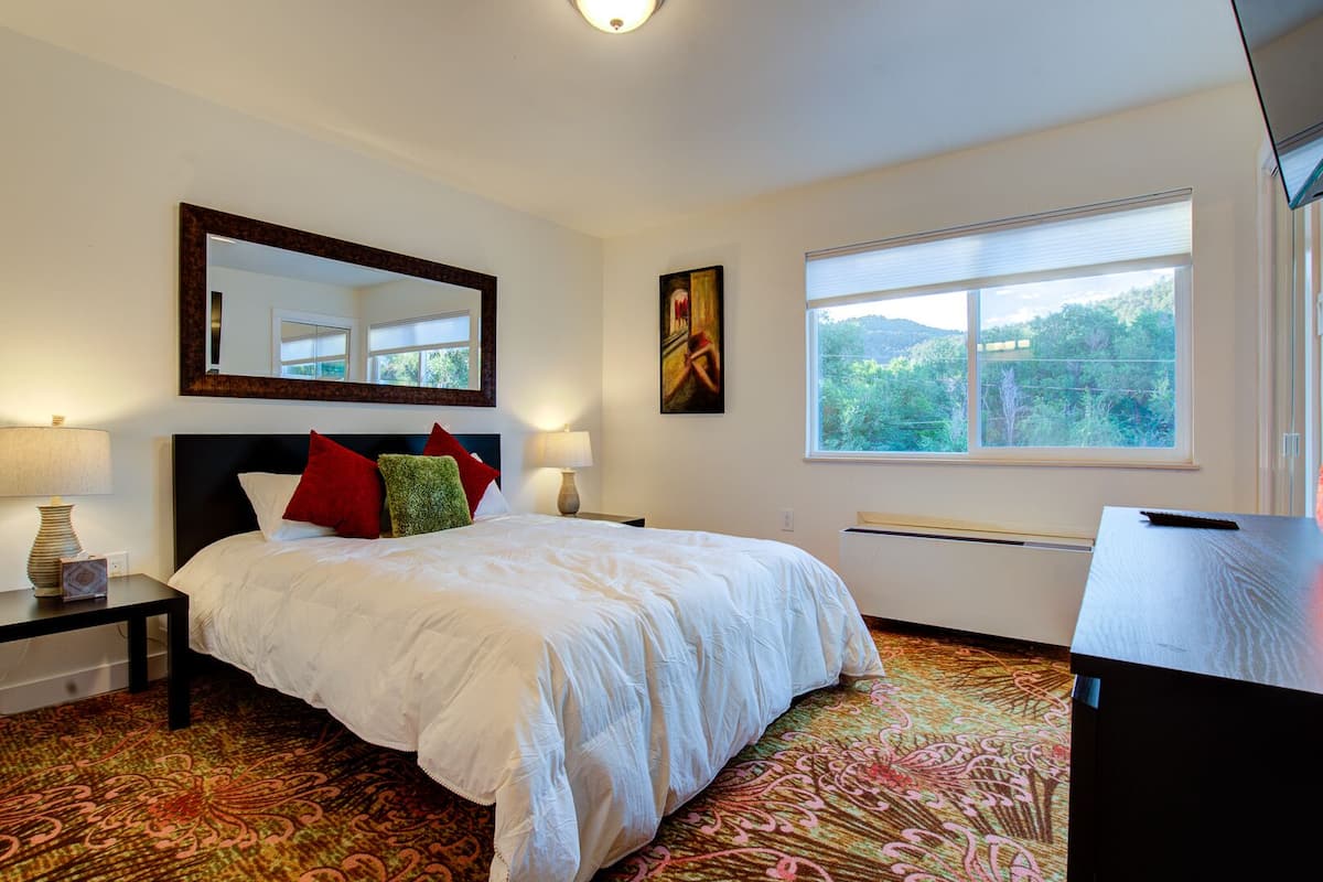 Egyptian cotton sheets, premium bedding, down duvets, pillow-top beds