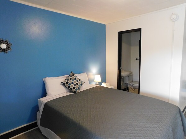 Classic Room, 1 Queen Bed, Mountain View