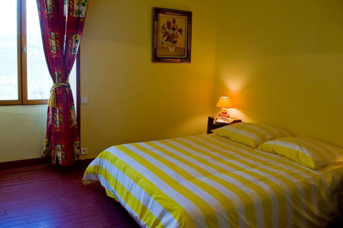 Individually decorated, individually furnished, free cots/infant beds