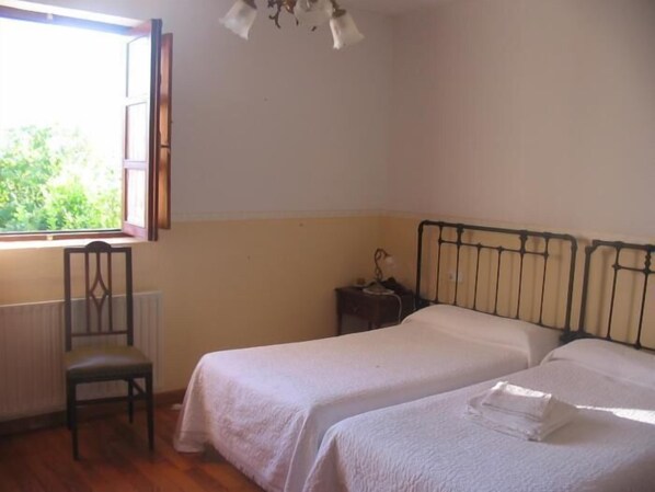 Doppel- oder Zweibettzimmer