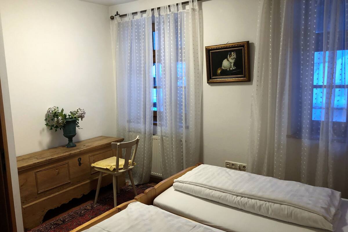 individually furnished, free wifi, bed sheets