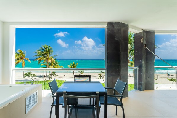 Private beach, white sand, free beach cabanas, sun-loungers - MareAzul Apartment 631 by Realty Group (Playa del Carmen)
