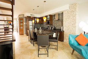 Apartment, 2 Schlafzimmer | Eigene Küche | Großer Kühlschrank, Mikrowelle, Ofen, Herdplatte