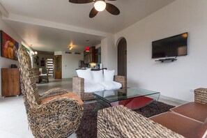 Departamento, 1 habitación | Área de sala de estar | Televisión de pantalla plana 