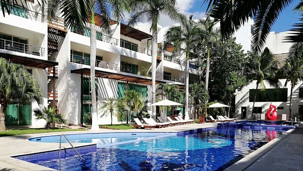Outdoor pool - Via 38 C01 by Realty Group (Playa del Carmen)