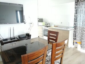 Private kitchenette - Acércate Aparts & Parking Breña (Lima)