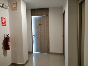 Hallway - Acércate Aparts & Parking Breña (Lima)