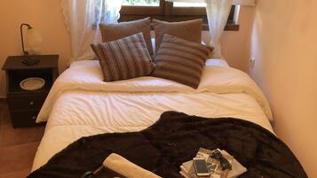 Apartment | Soundproofing, iron/ironing board, free WiFi, bed sheets