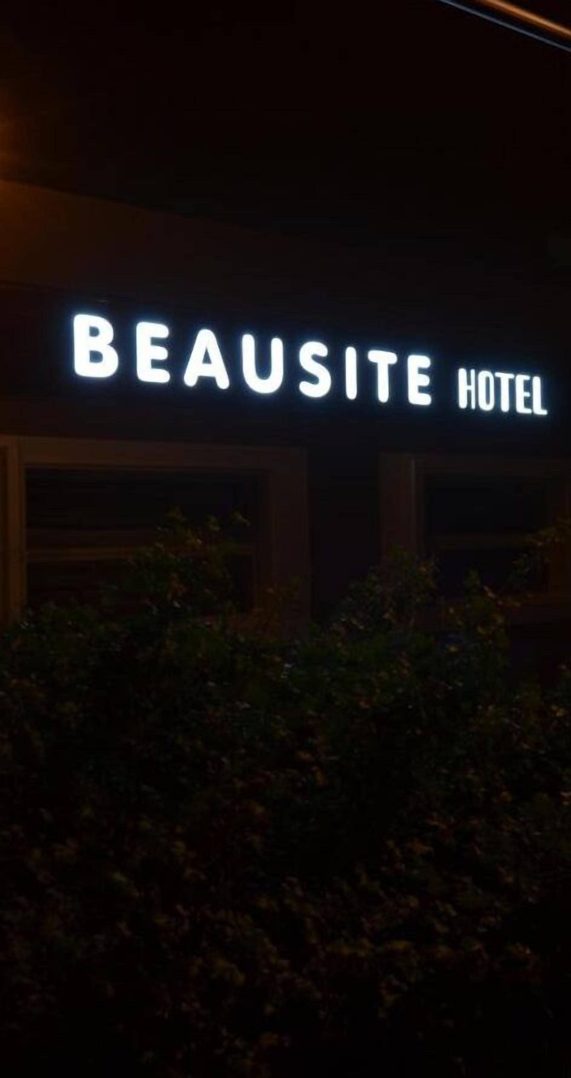 Señal para el Hotel Beaussite.