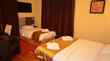 Individuell dekoriert, individuell eingerichtet, Schreibtisch