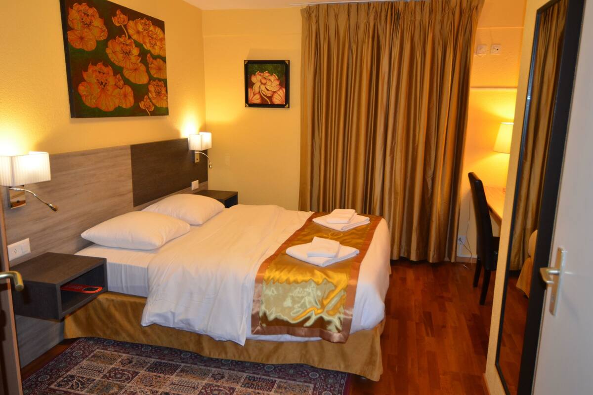 Double Room, 1 Queen Bed | Desk, blackout drapes, iron/ironing board (on request), WiFi (free)