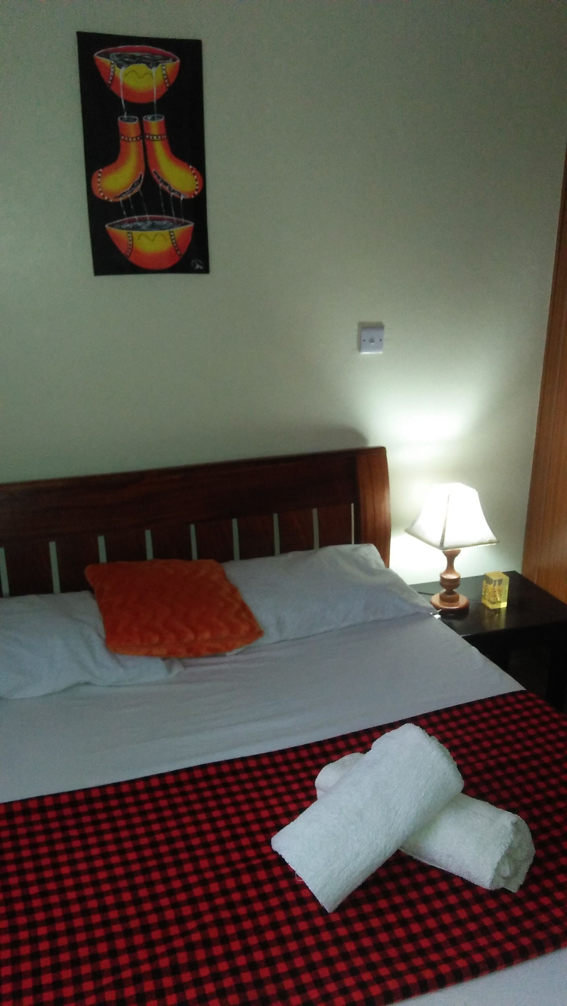 2 bedrooms, iron/ironing board, free rollaway beds, free WiFi