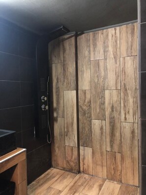 Apartment | Bathroom