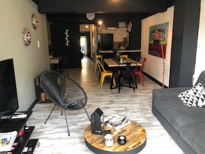 Appartement | Woonruimte | Een flatscreentelevisie