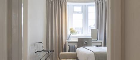 Departamento, 1 cama matrimonial y sofá cama | Tabla de planchar con plancha, wifi gratis y ropa de cama