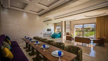 Breakfast, lunch, dinner served; local and international cuisine