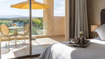 3 bedrooms, hypo-allergenic bedding, down comforters