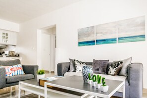 Comfort-huoneisto | Oleskelualue | 32–tuumainen taulutelevisio, jossa kaapelikanavat