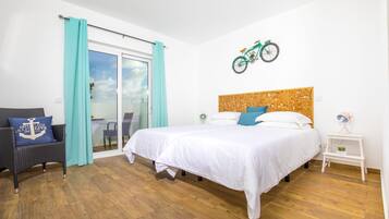 Hypo-allergenic bedding, blackout curtains, soundproofing, free WiFi