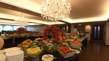 Free daily buffet breakfast