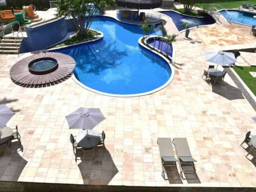 2 piscinas al aire libre, sillones reclinables de piscina