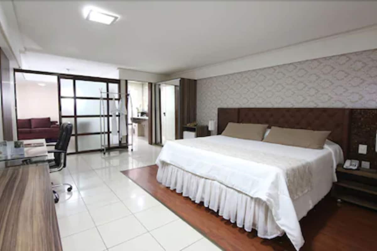suite, 1 double bed (master) | minibar, in-room safe, free wifi, bed sheets