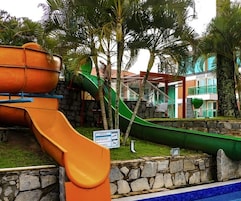 2 piscinas al aire libre, tumbonas