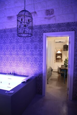 Suite, Tower | Memory-foam beds, minibar, in-room safe, individually decorated - B&B Palazzo Murat (Monopoli)